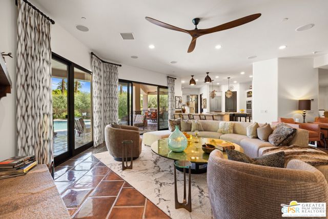 248 E Palo Verde Avenue, Palm Springs CA: https://media.crmls.org/mediaz/947c20f4-646a-4cac-a9a4-bd43c2ae2bfb.jpg