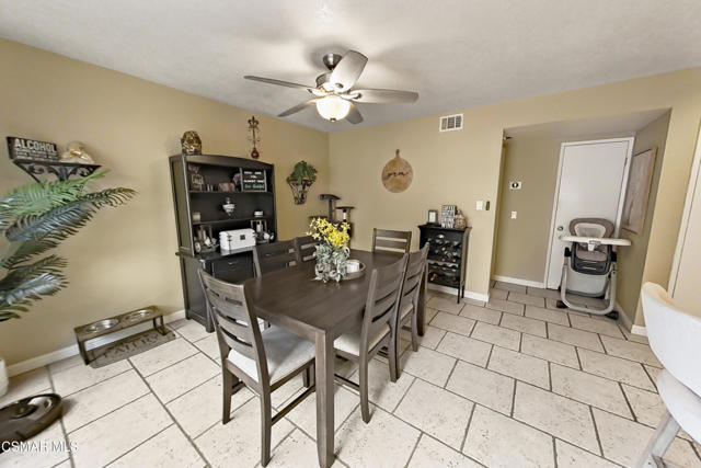 2228 Oak Haven Avenue, Simi Valley CA: https://media.crmls.org/mediaz/947c47a6-1493-4526-9587-888b9c3aba9d.jpg