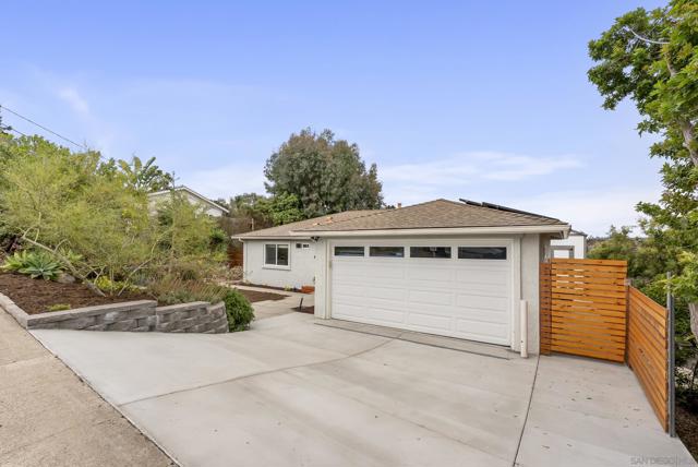 310 Bluff Wy, Oceanside CA: https://media.crmls.org/mediaz/947ca1f2-7f99-4ec7-a69d-6b2f55482a5f.jpg