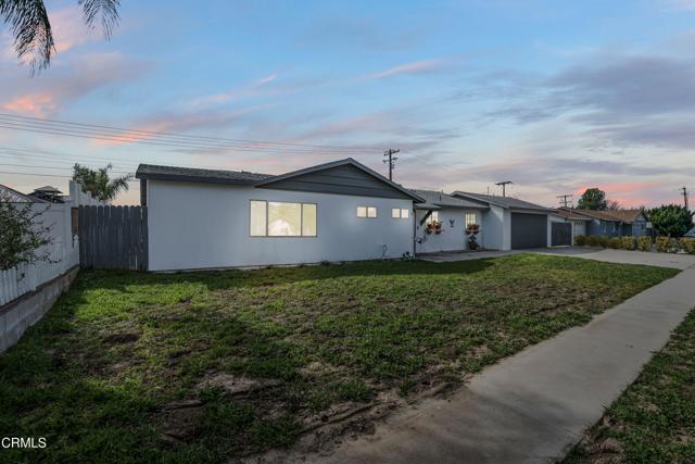 Detail Gallery Image 2 of 44 For 4056 Cochran St, Simi Valley,  CA 93063 - 3 Beds | 3 Baths