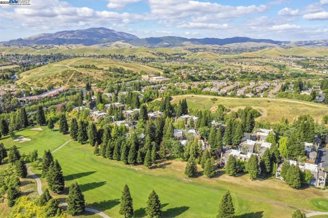 2030 Canyon Woods Drive, San Ramon CA: https://media.crmls.org/mediaz/947d7077-026c-4e12-a695-a8f3cb4ed9df.jpg