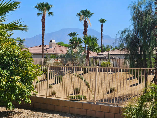 43539 Corte Del Oro, La Quinta CA: https://media.crmls.org/mediaz/947d7df0-8822-4635-84ef-4646a8730a36.jpg