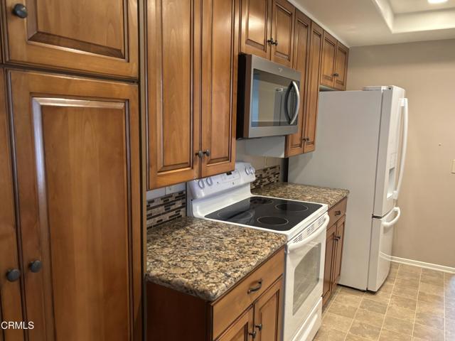 Detail Gallery Image 4 of 38 For 31322 Village 31, Camarillo,  CA 93012 - 2 Beds | 2 Baths