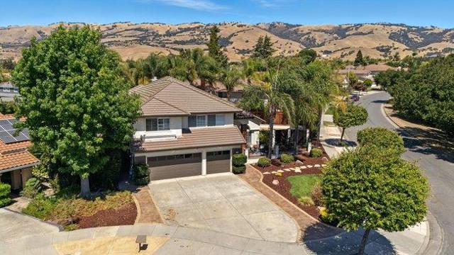4252 Merlot Court, San Jose CA: https://media.crmls.org/mediaz/947dea7e-a0ff-42e7-9478-b224f8160aa7.jpg