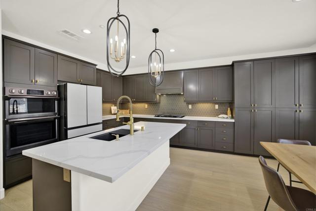 10576 Pinion Trl, Escondido CA: https://media.crmls.org/mediaz/947e5a76-bb27-4a35-ae2e-8beb0da3e38c.jpg