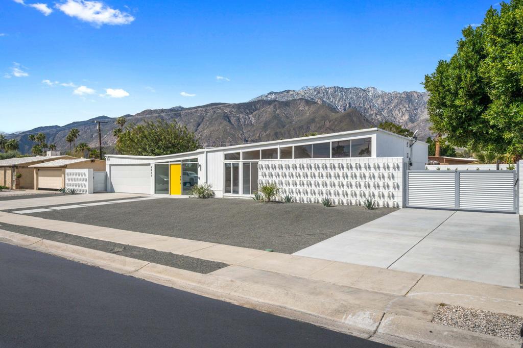 2631 N Kitty Hawk Drive, Palm Springs, CA 92262