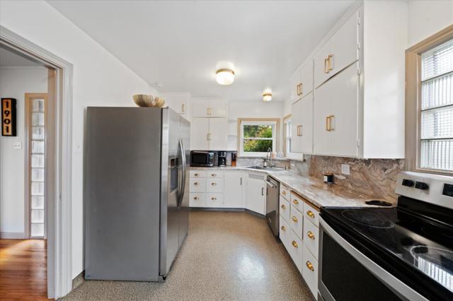 1901 Chestnut Street, Redding CA: https://media.crmls.org/mediaz/947fbf46-3da9-4cd6-8d06-a70a8ec34adb.jpg