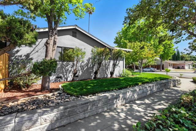 4189 Glenmont Drive, San Jose CA: https://media.crmls.org/mediaz/94804964-2962-4f44-a442-707627d5b6f8.jpg