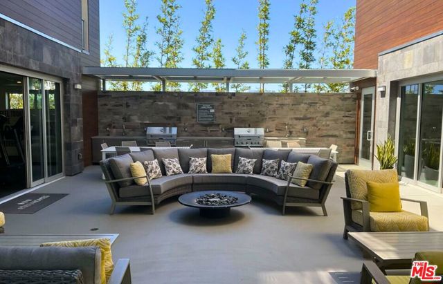 4140 Glencoe Avenue, Marina del Rey CA: https://media.crmls.org/mediaz/94807125-791b-4405-be48-29cc0b94059a.jpg