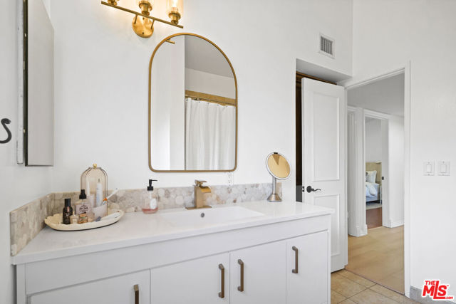 20338 Coulson Street, Woodland Hills CA: https://media.crmls.org/mediaz/9480d225-e93f-4d3b-8568-a57a3ce82e88.jpg