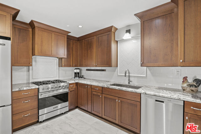 877 Chelsea Court, Simi Valley CA: https://media.crmls.org/mediaz/94817478-4cc1-44ed-9803-c7563a319128.jpg