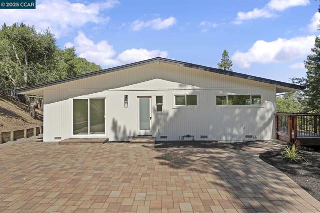 3233 Lucas Circle, Lafayette CA: https://media.crmls.org/mediaz/9481b5e6-9e9b-427d-b65b-d8cadb5969ad.jpg
