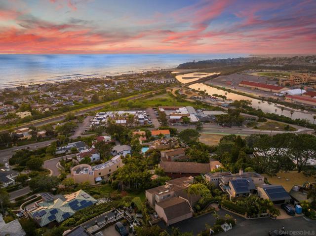 2150 Balboa Ave, Del Mar CA: https://media.crmls.org/mediaz/9481b907-e769-48c2-8599-6d944f2c7b81.jpg