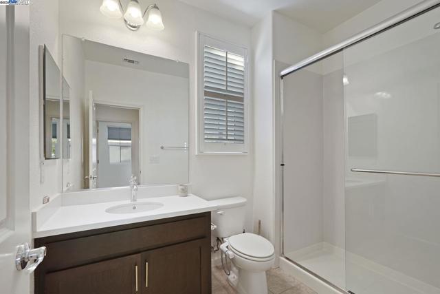 1025 S Fowler Ln, Mountain House CA: https://media.crmls.org/mediaz/94822277-be90-49c6-9bd2-a1d8d6e8fdf1.jpg