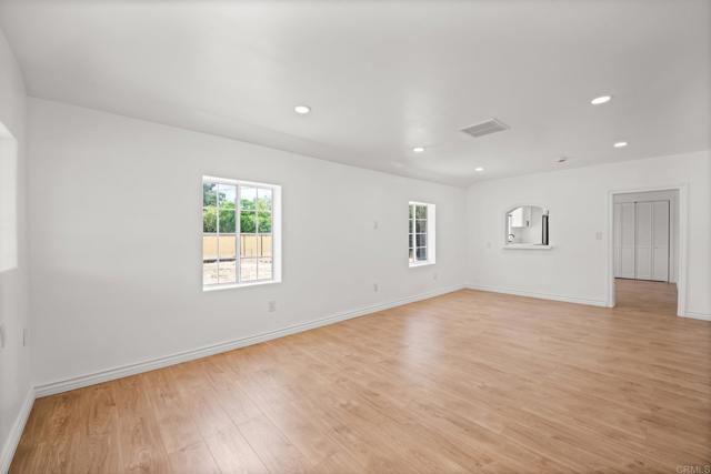 Detail Gallery Image 3 of 33 For 7080 Valley Way, Jurupa Valley,  CA 92509 - 3 Beds | 2 Baths