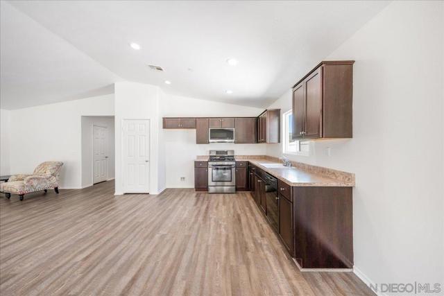 33129 Big Range Dr, Winchester CA: https://media.crmls.org/mediaz/9482b1ef-f432-43d4-afa9-6341d22916ff.jpg