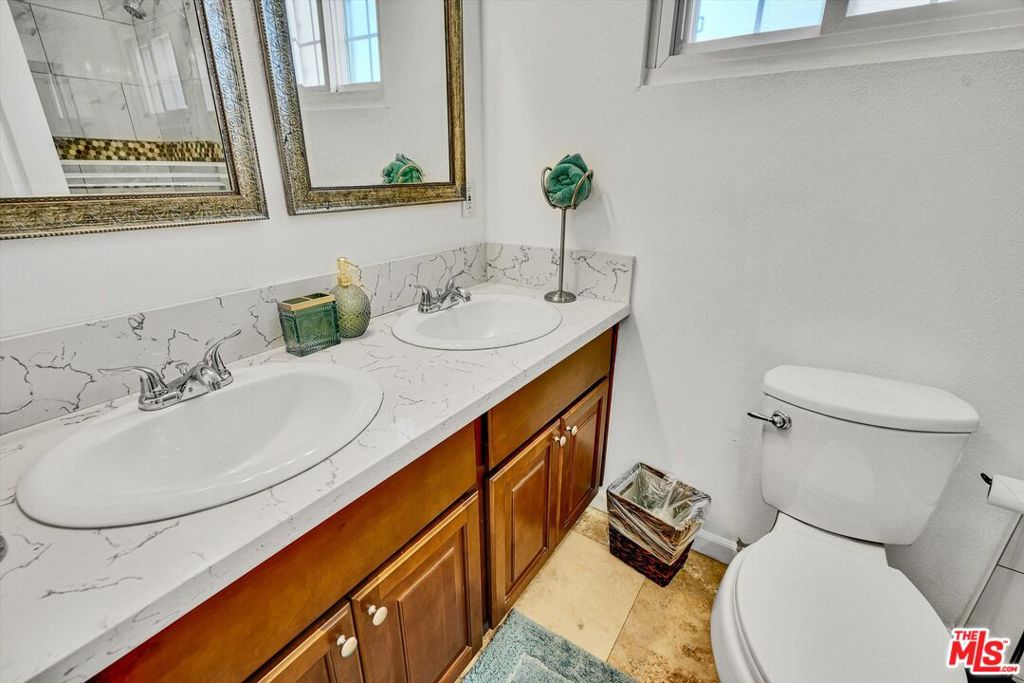 https://media.crmls.org/mediaz/948305d8-dc2d-4f85-a230-ff59cb6b6664.jpg?preset=X-Large