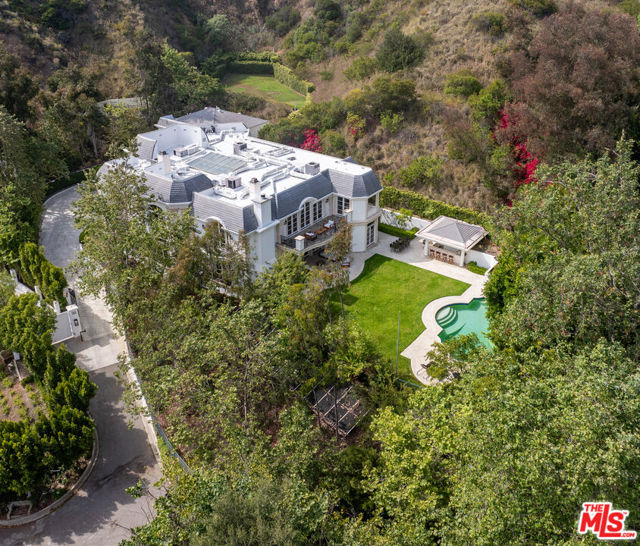 10509 Vestone Way, Los Angeles CA: https://media.crmls.org/mediaz/94832f4d-b731-4373-847f-eaa43e5d8e28.jpg