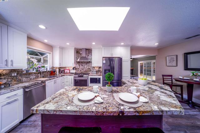 34505 Salinas Pl, Fremont CA: https://media.crmls.org/mediaz/9483472b-0429-4ce0-b19e-f6c09c6fa424.jpg