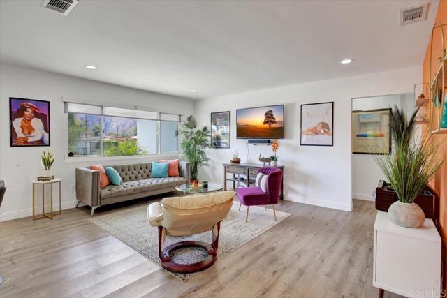 360 W Bon Air Dr, Palm Springs CA: https://media.crmls.org/mediaz/94836724-976d-4626-bc39-9b05786fb585.jpg