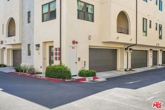 2927 Exposition Place, Los Angeles CA: https://media.crmls.org/mediaz/9483eb20-6a0c-4c0f-aa34-435173c430df.jpg