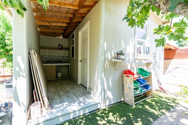 1005 W 8th Street, Merced CA: https://media.crmls.org/mediaz/94849c0f-3752-4466-99e7-574c8ce64d86.jpg