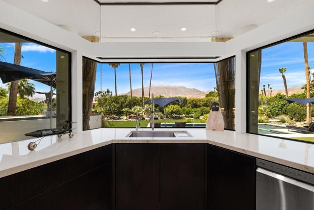 21 Clancy Lane Estates, Rancho Mirage CA: https://media.crmls.org/mediaz/9484be5d-ec29-40af-b721-f21d850dc839.jpg