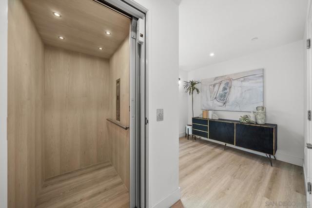 2646 State Street, Unit D, Carlsbad CA: https://media.crmls.org/mediaz/94851f11-ce3b-42bb-a4e8-761cd8c0c7f0.jpg