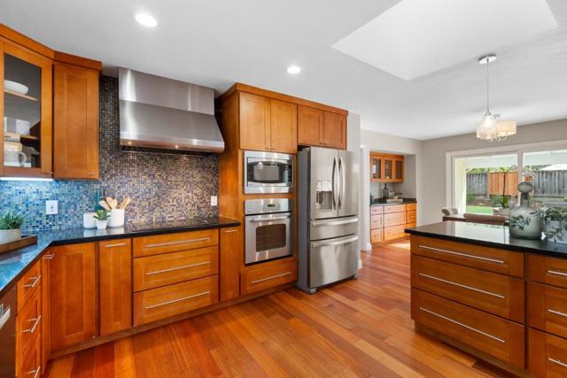 1098 Muir Way, Los Altos CA: https://media.crmls.org/mediaz/9485765c-cda5-42b0-a3a7-fbd47dc04e3f.jpg