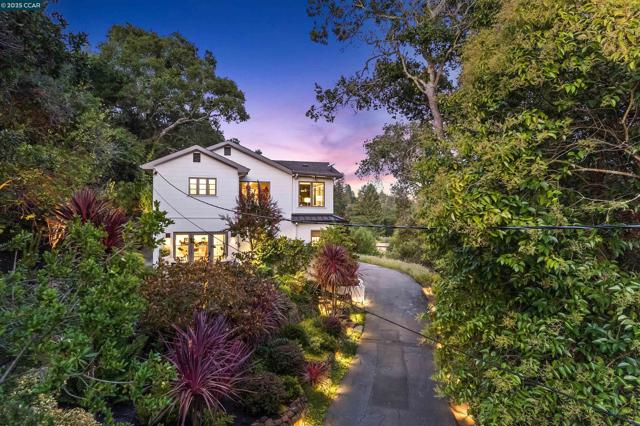 24 La Campana Rd, Orinda CA: https://media.crmls.org/mediaz/94858bba-a0cc-4cf9-96f1-293190ecb3b5.jpg
