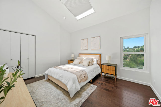 16755 Encino Hills Drive, Encino CA: https://media.crmls.org/mediaz/9485af57-f95a-4144-8913-a643606edb6c.jpg