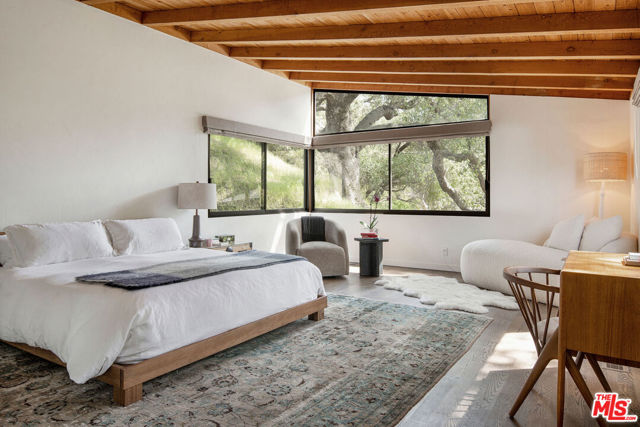 901 Crater Camp Drive, Calabasas CA: https://media.crmls.org/mediaz/9485c9c9-f344-47af-a248-6503ac12e90b.jpg