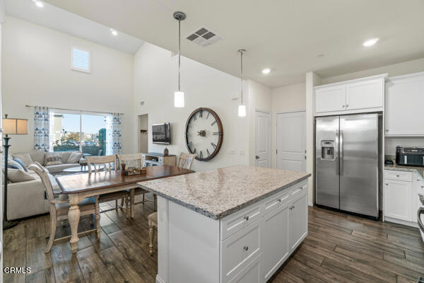 490 Jubilee Place, Santa Paula CA: https://media.crmls.org/mediaz/9486bbea-3726-4dc3-8e8a-e0d58a6096c6.jpg