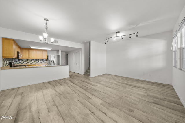 Detail Gallery Image 6 of 40 For 3016 Moonlight Park Ave, Oxnard,  CA 93036 - 3 Beds | 2/1 Baths