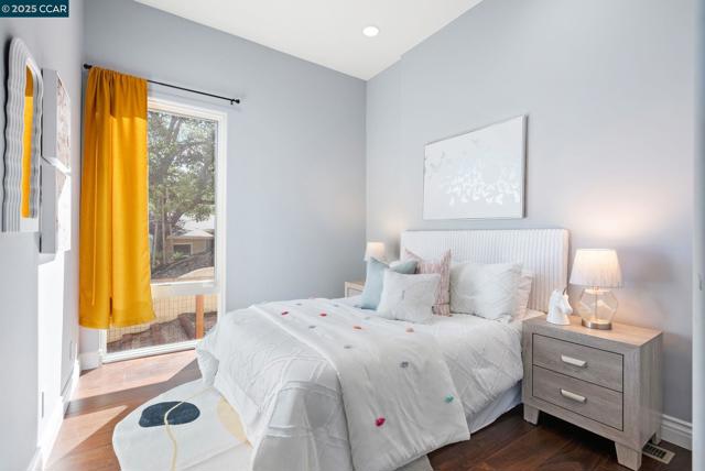 102 Barbara Rd, Orinda CA: https://media.crmls.org/mediaz/9486e7e0-c396-4099-89fd-219c88063107.jpg