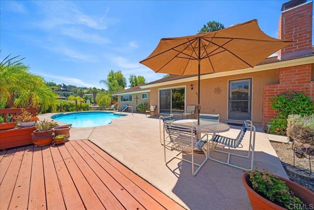Detail Gallery Image 15 of 29 For 2073 Mountain View Dr, Escondido,  CA 92027 - 4 Beds | 2 Baths