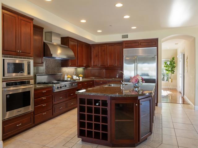 2535 San Clemente Avenue, Vista CA: https://media.crmls.org/mediaz/9487659e-3abe-4a98-b642-cf397c0b6c38.jpg