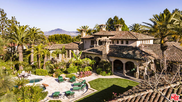 427 La Marina Drive, Camarillo CA: https://media.crmls.org/mediaz/94883de7-4328-4e80-9435-12876b18ef5b.jpg