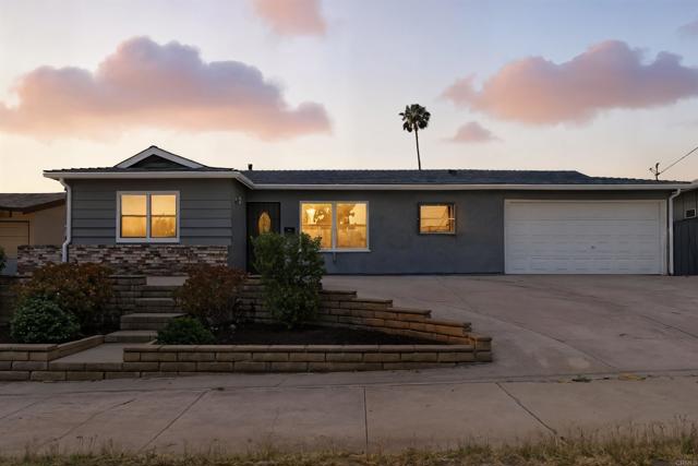 Detail Gallery Image 3 of 17 For 9352 Carlton Hill Blvd, Santee,  CA 92071 - 3 Beds | 2 Baths