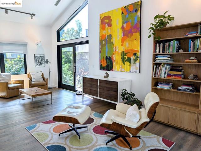 206 Donohoe ST, East Palo Alto CA: https://media.crmls.org/mediaz/9488709a-ae66-47aa-a5c4-d9abfc069f53.jpg
