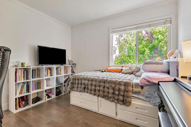 578 Seahorse Lane, Redwood City CA: https://media.crmls.org/mediaz/9488ac3f-d1f3-49d2-851f-82c7f9ac2977.jpg