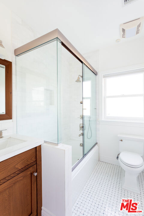 702 Pacific Ave., Venice CA: https://media.crmls.org/mediaz/9488ef6c-6a30-4522-a8b6-730404cd8047.jpg