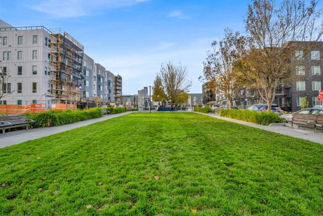 10 Innes Court, San Francisco CA: https://media.crmls.org/mediaz/94896637-1bc3-4206-b9cc-d114ea6e1b72.jpg
