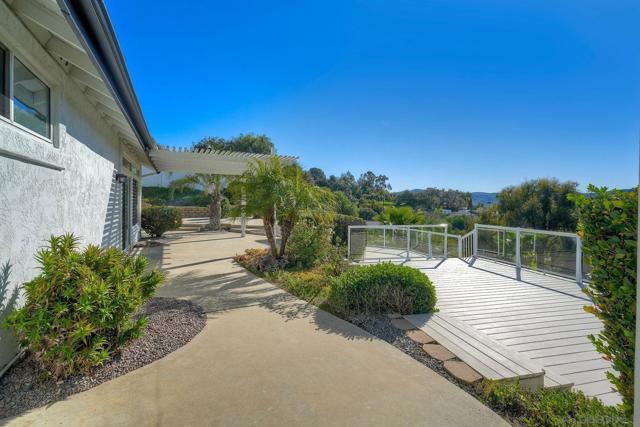 2785 Canyon Oak Pl, Escondido CA: https://media.crmls.org/mediaz/9489c87d-e205-4df9-9e33-6cc8bceb6c7a.jpg