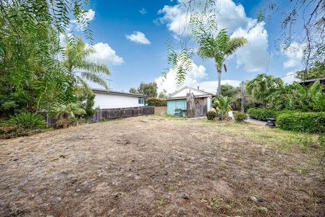890 Capri Rd, Encinitas CA: https://media.crmls.org/mediaz/9489ee29-ef8a-44c3-9bc1-f2981f78671b.jpg