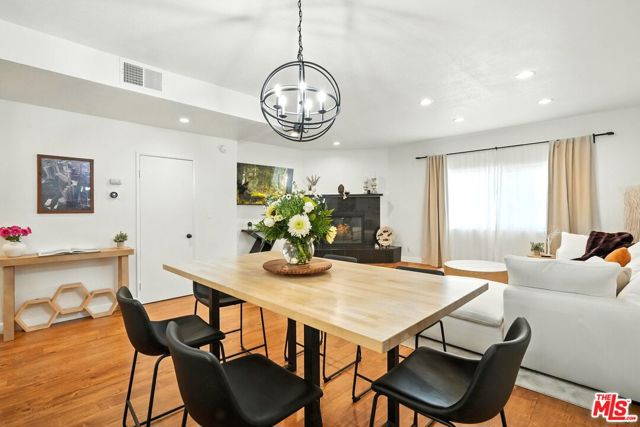 13012 Valleyheart Drive, Studio City CA: https://media.crmls.org/mediaz/948a258a-b854-4c71-a58e-1e8546484f41.jpg