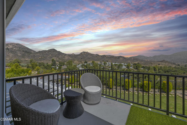 1915 Hazel Nut Court, Agoura Hills CA: https://media.crmls.org/mediaz/948a44ee-cc5c-439a-9d2f-493ce84876f2.jpg