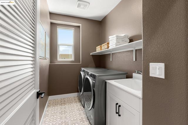 28946 Parkridge Lp, Hayward CA: https://media.crmls.org/mediaz/948a48b7-6c6d-4529-b39a-cee41ead1287.jpg