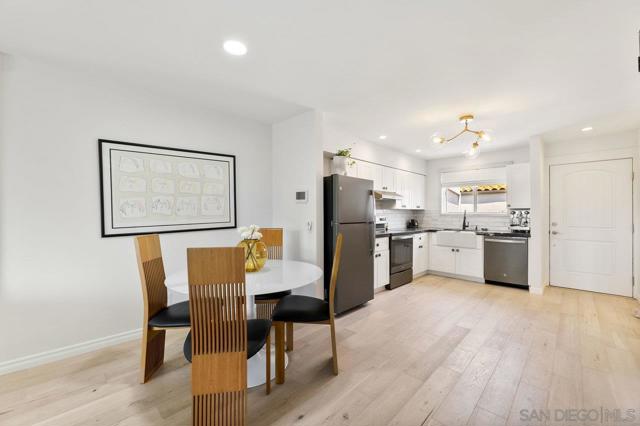 902 Caminito Madrigal, Carlsbad CA: https://media.crmls.org/mediaz/948ab2d4-3214-4369-8e17-774b7a8f4a0d.jpg