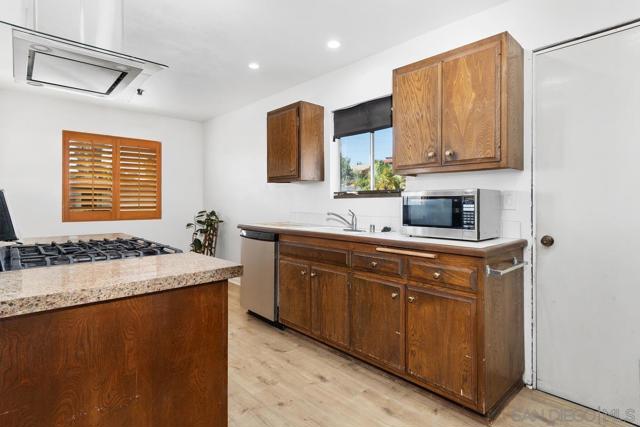 3607 Frenzel Cirl, Oceanside CA: https://media.crmls.org/mediaz/948ad8ec-2fae-4f31-a132-d4778319b554.jpg